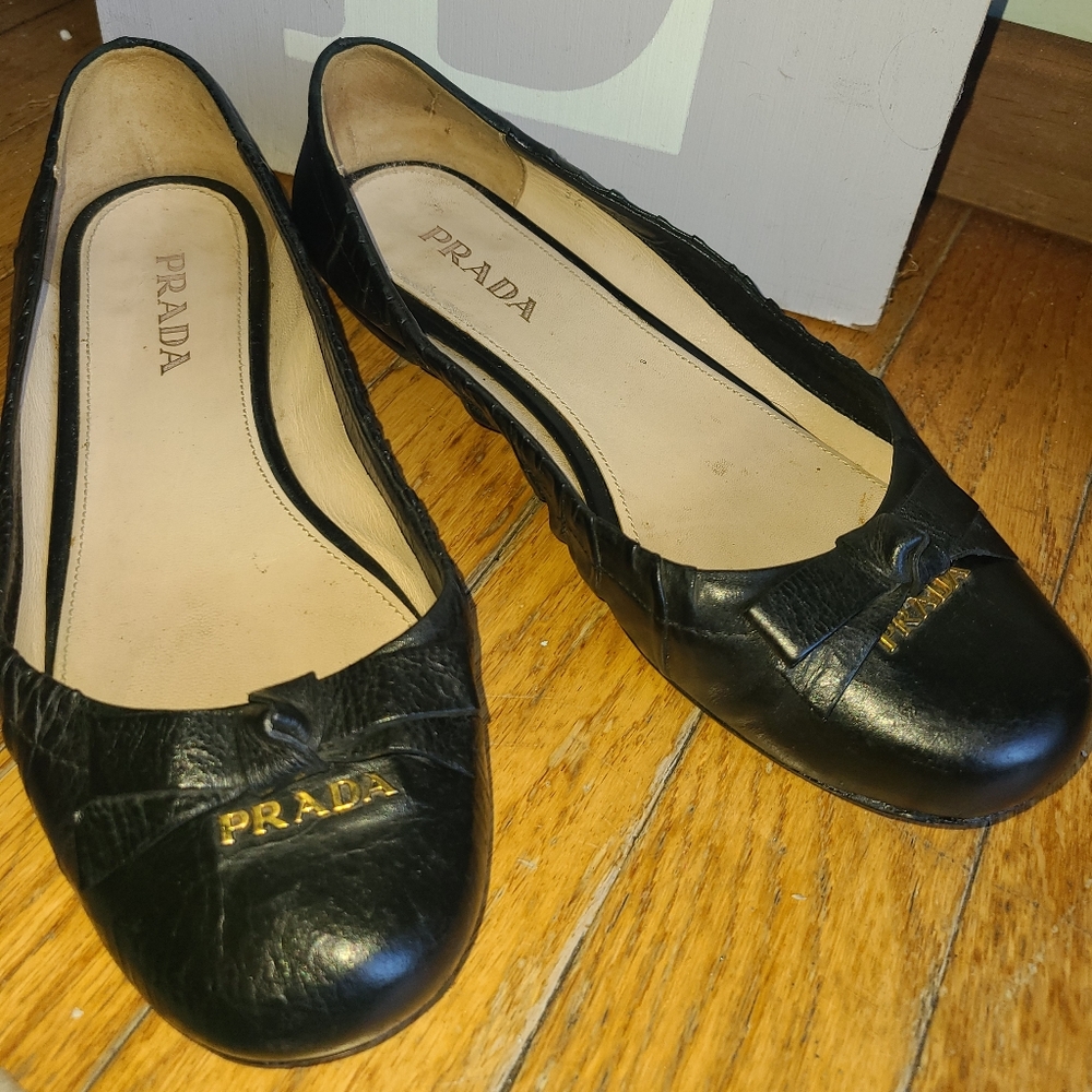 Authentic Prada Flats Good Used Condition Black Gold Size 36 5.5 Women's